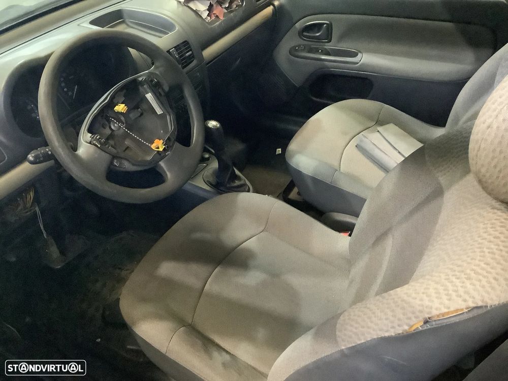 Renault Clio II Storia 1.5 DCi 68cv - PARA VENDA EM PEÇAS - 4