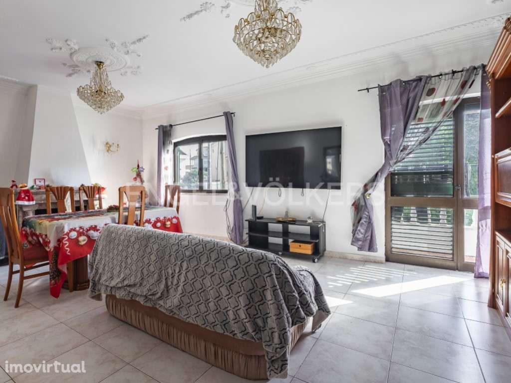 Moradia T7 com 3 habitações independentes - Elevado potencial de Re... - Grande imagem: 2/38