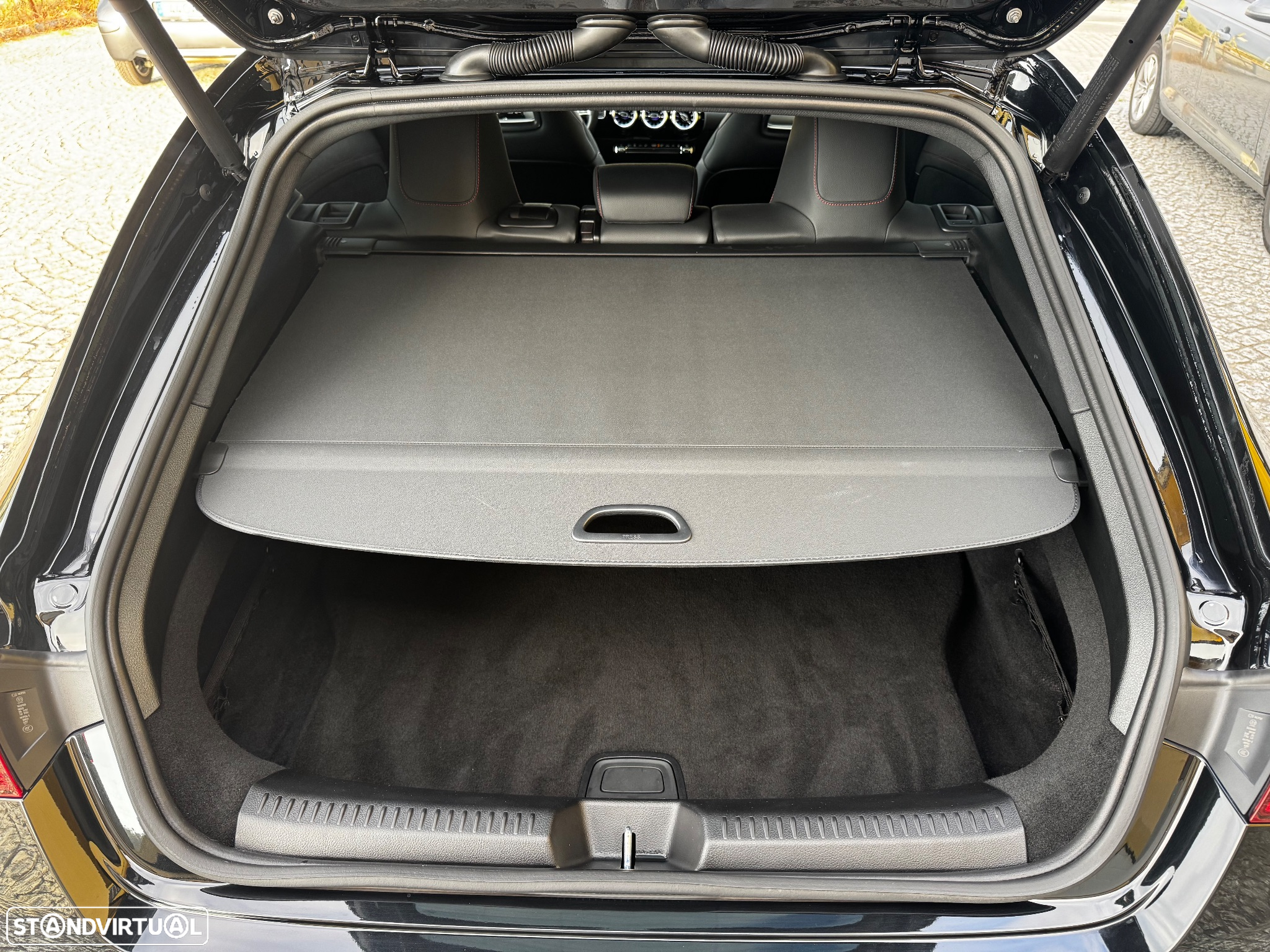 Mercedes-Benz CLA 250 e Shooting Brake AMG Line - 27