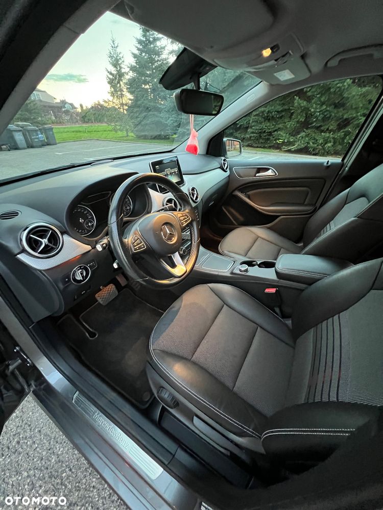 Mercedes-Benz Klasa B 180 7G-DCT Urban - 25