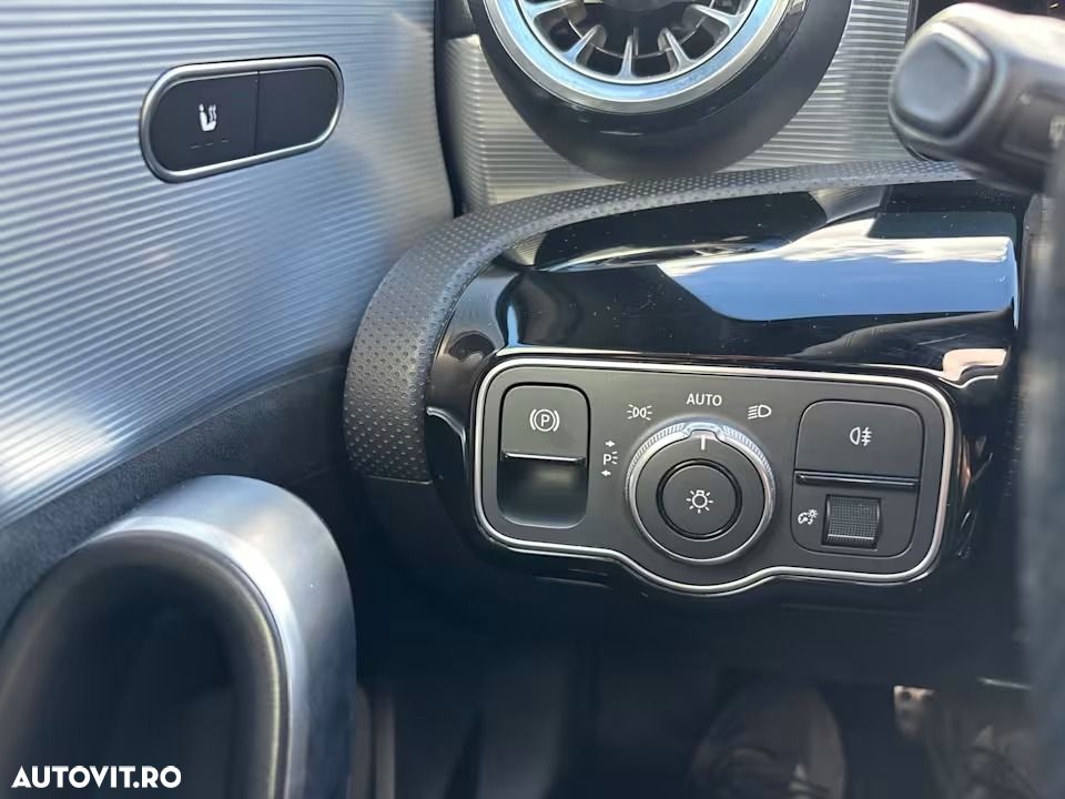 Mercedes-Benz A 200 Sedan 7G-DCT Lim. AMG Line Advanced Plus - 11