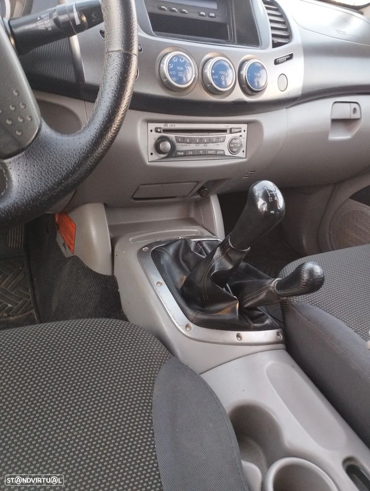 Mitsubishi L200 2.5 DI-D CD Invite AC+ABS - 7