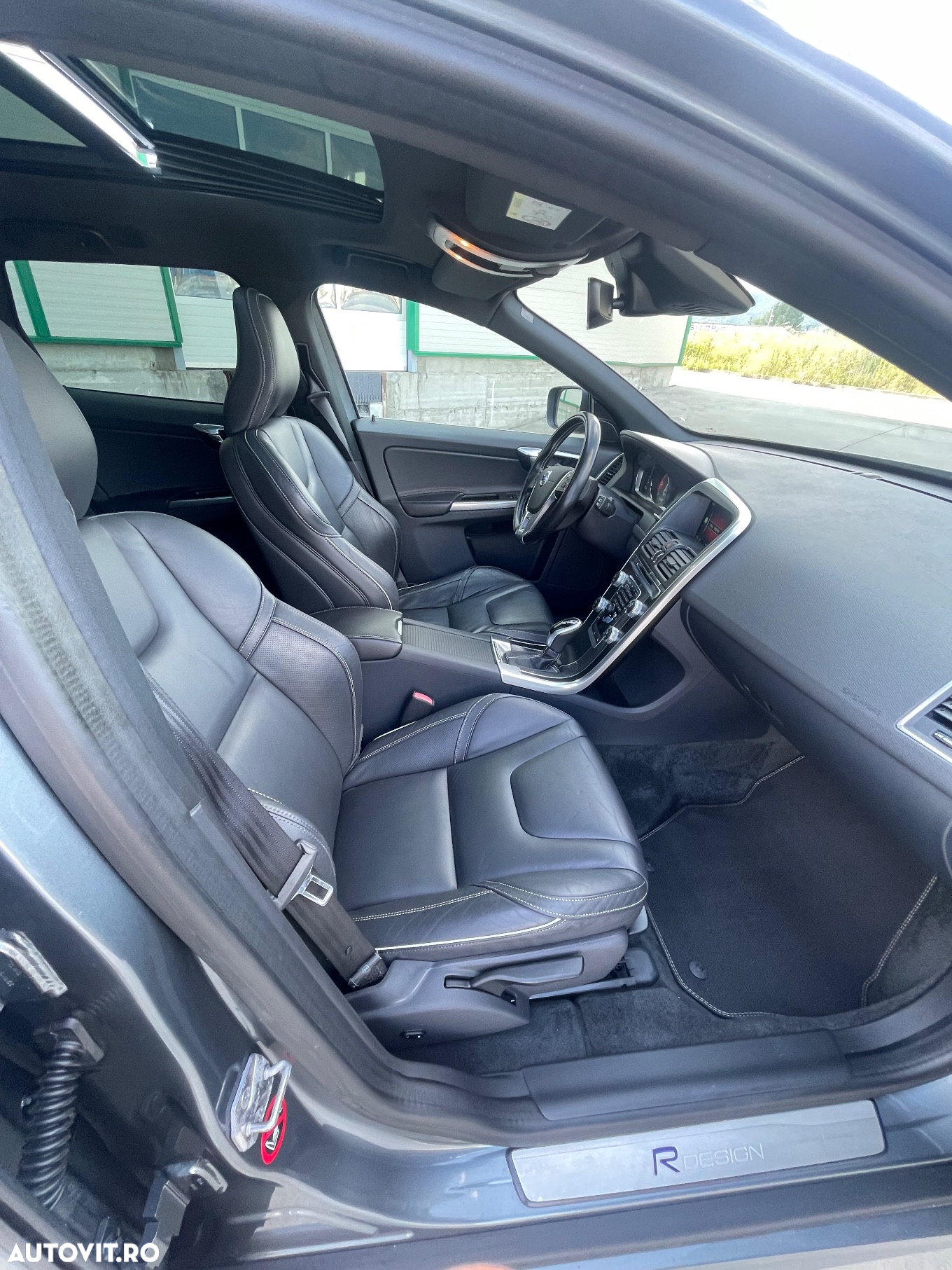 Volvo XC 60 D4 AWD R-Design - 25