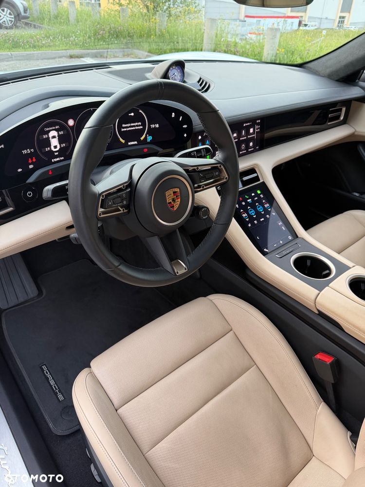 Porsche Taycan - 15