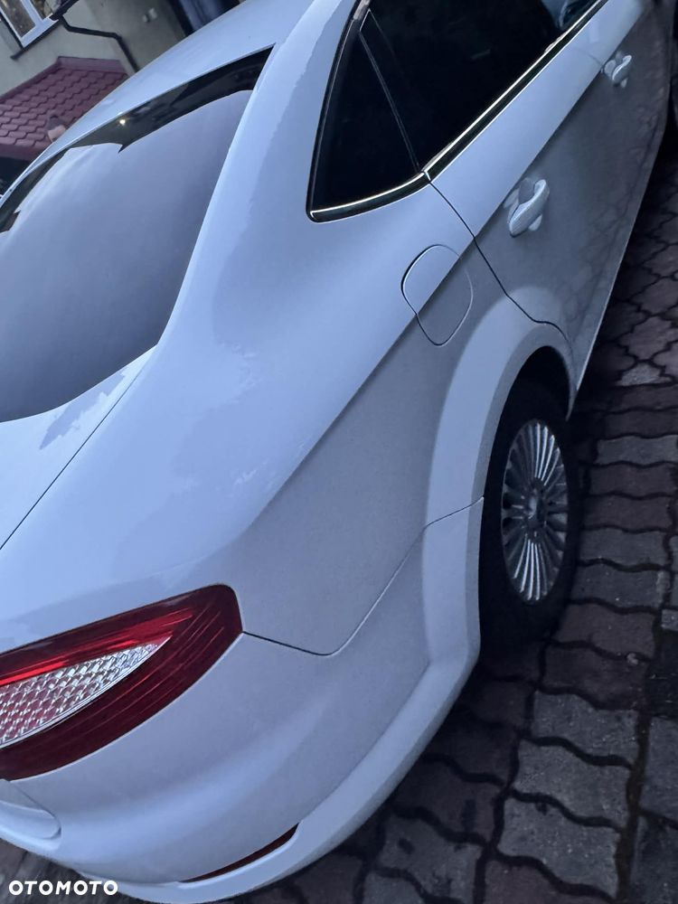 Ford Mondeo 2.0 Ghia - 16