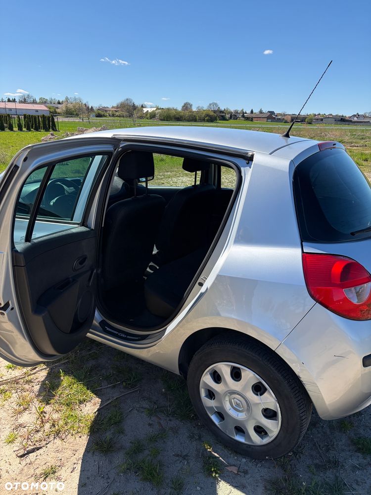 Renault Clio - 18