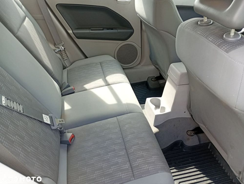 Dodge Caliber - 8