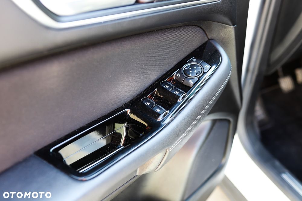 Ford S-Max 2.0 EcoBlue Titanium - 19