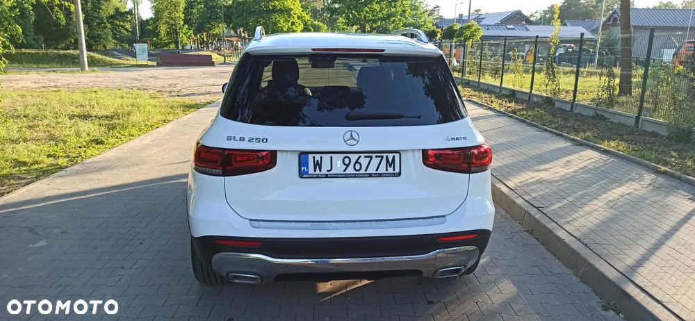 Mercedes-Benz GLB 250 4-Matic 8G-DCT - 5