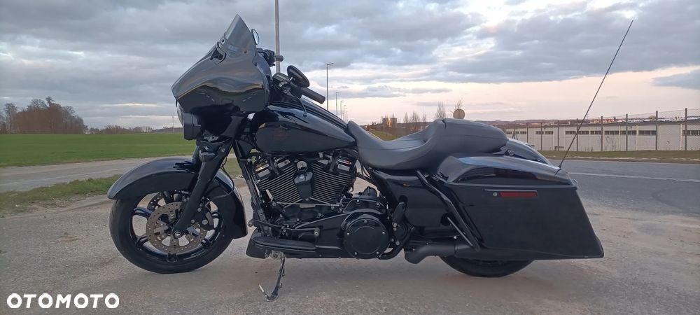 Harley-Davidson Touring Street Glide - 12