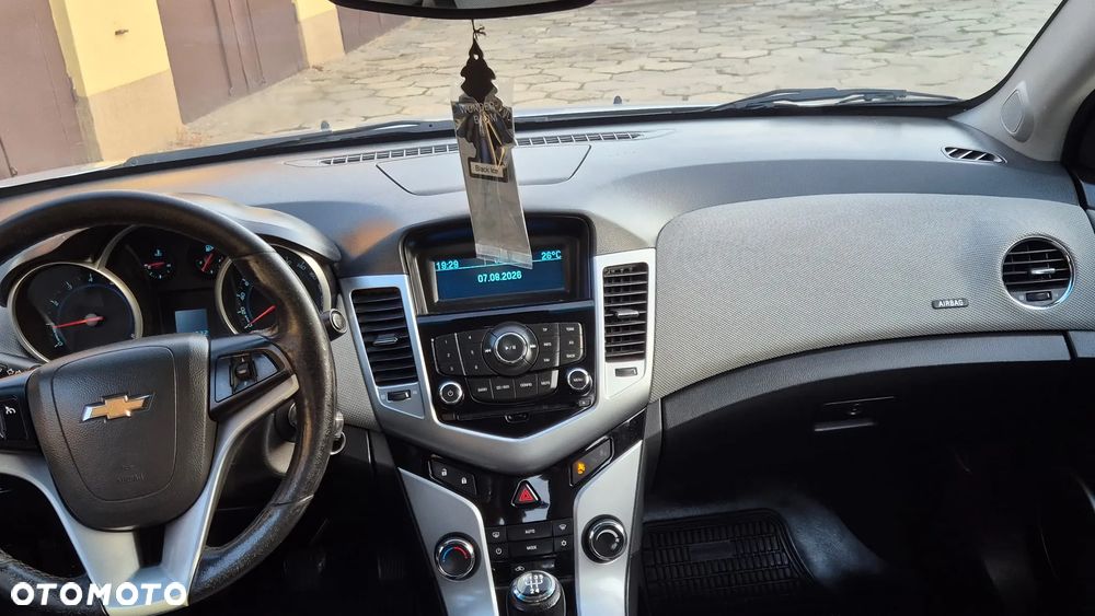 Chevrolet Cruze 1.6 LS+ - 11