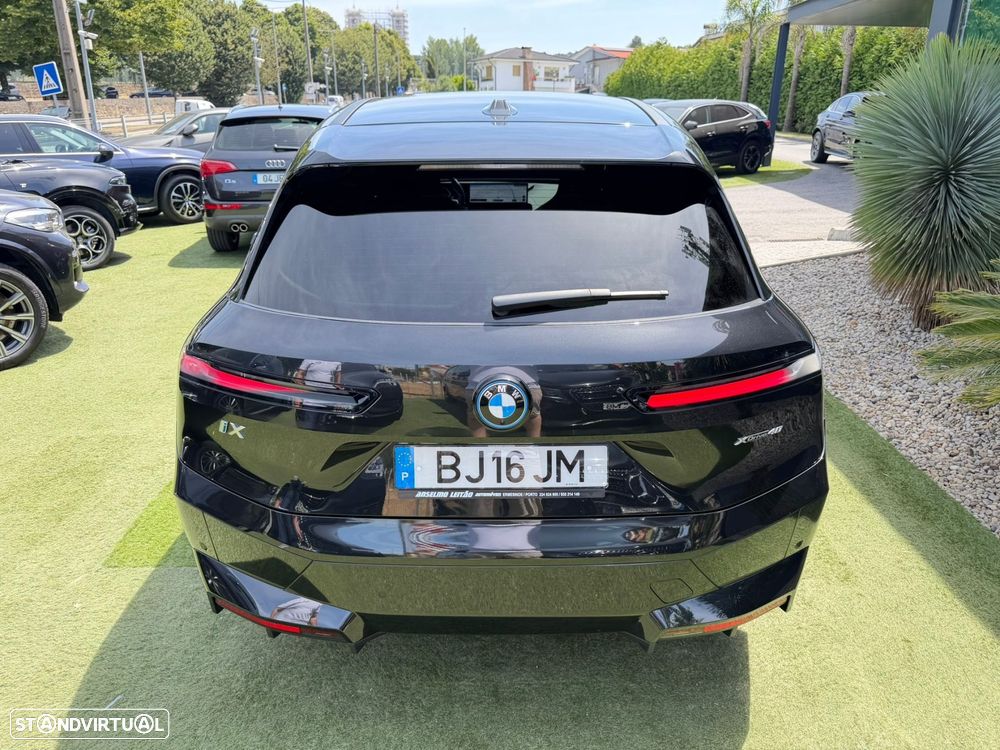 BMW iX xDrive 40 Pack Desportivo - 14