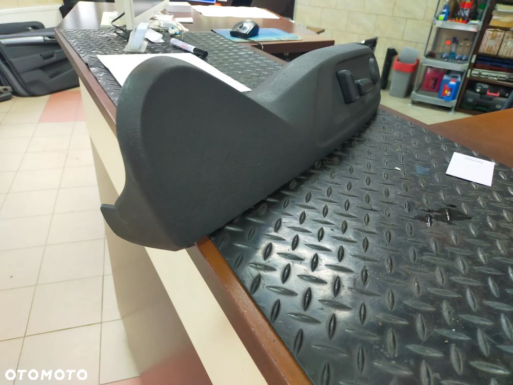 Vw Passat B7 / CC osłona zewnętrzna fotela pasażera 3c8881314b - 3