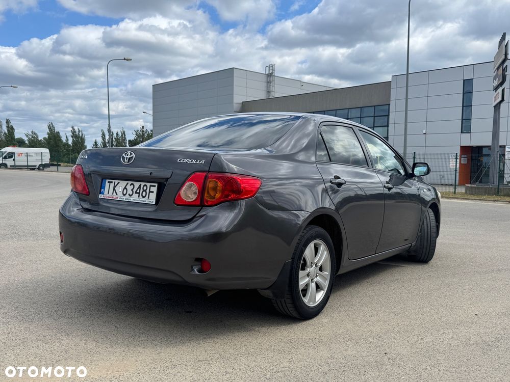 Toyota Corolla - 4
