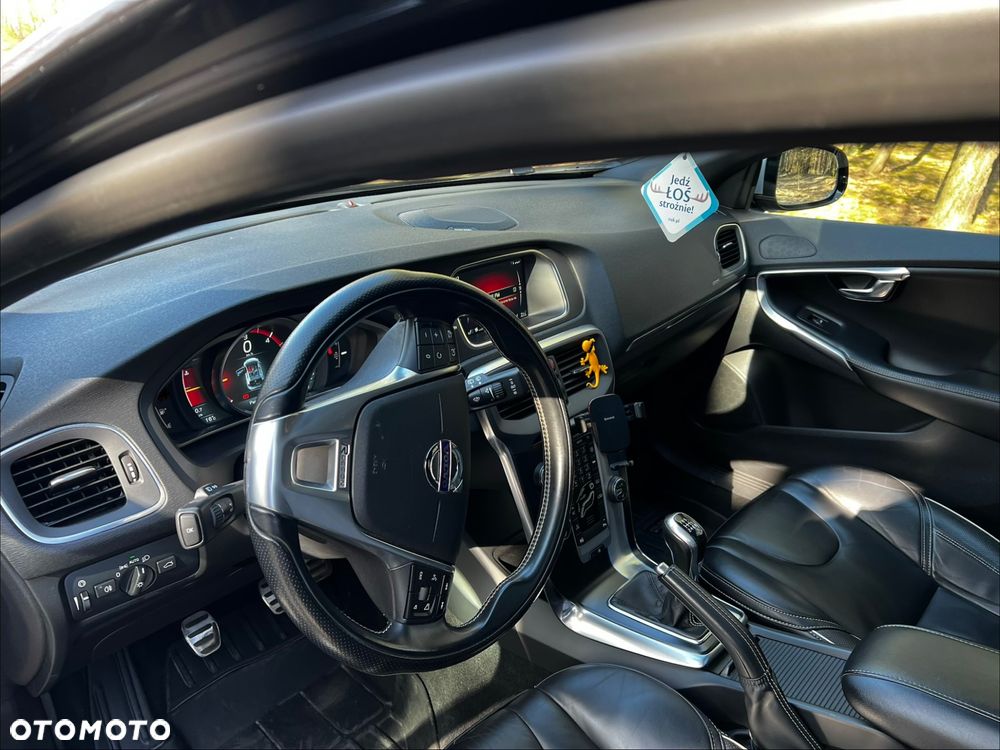 Volvo V40 D4 Drive-E R-Design Summum - 12