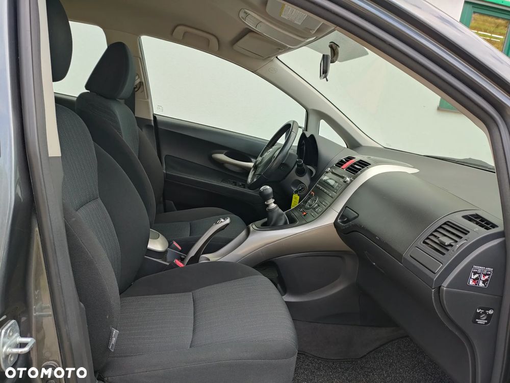 Toyota Auris - 13