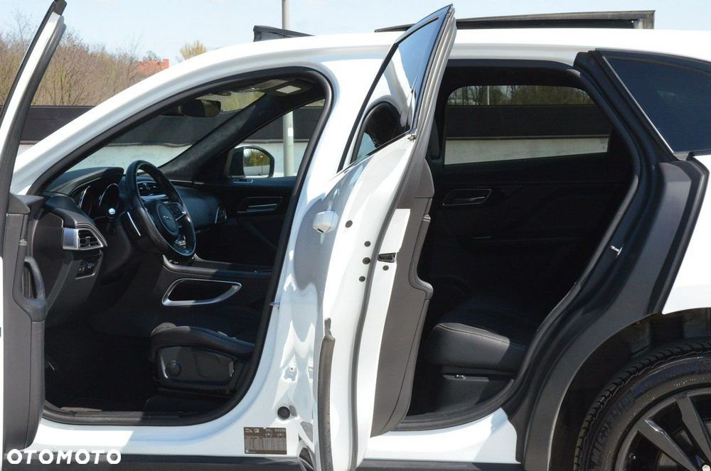 Jaguar F-Pace 2.0 i4P AWD Chequered Flag - 38