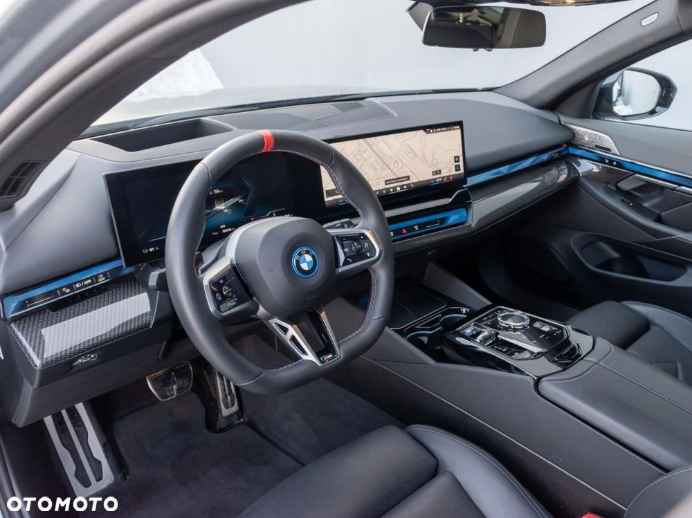 BMW i5 - 11