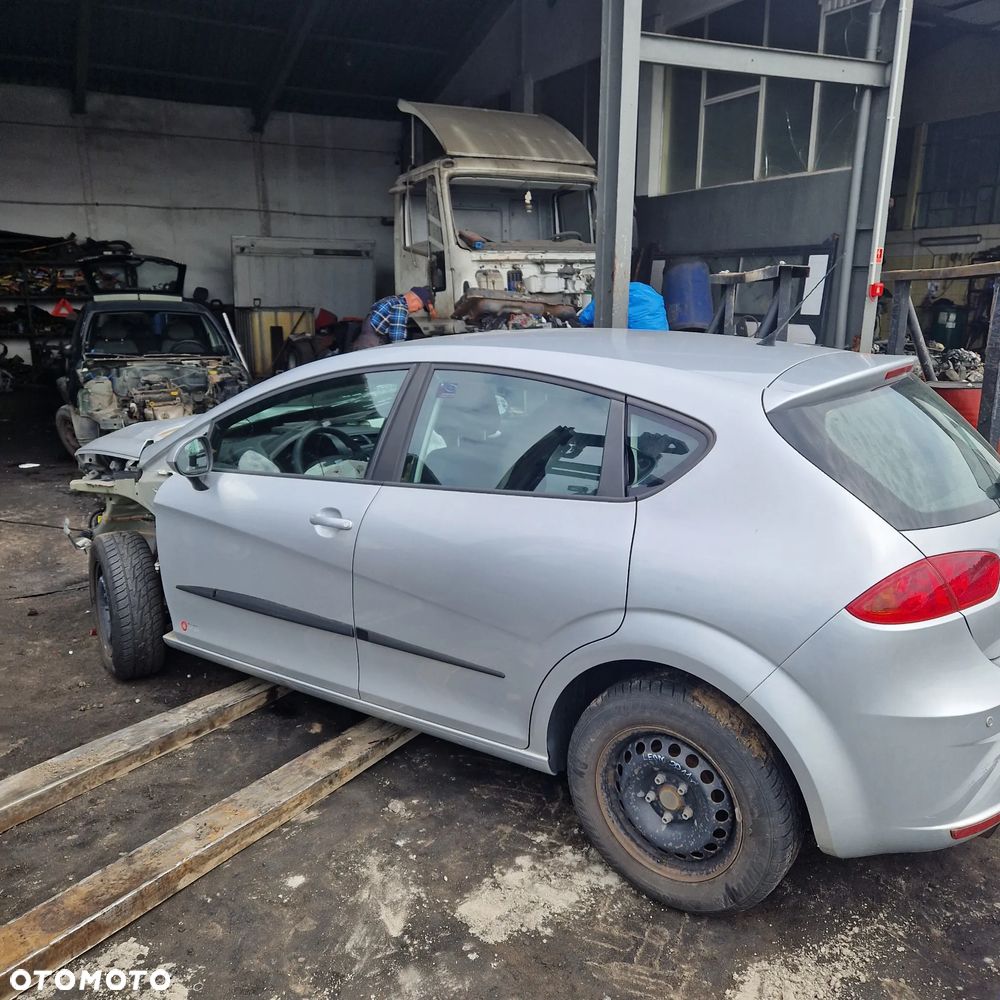 Seat Leon 1.2 TSI benz. 77KW, 2011r -  na części Kod silnika CB2B lakier LX7W