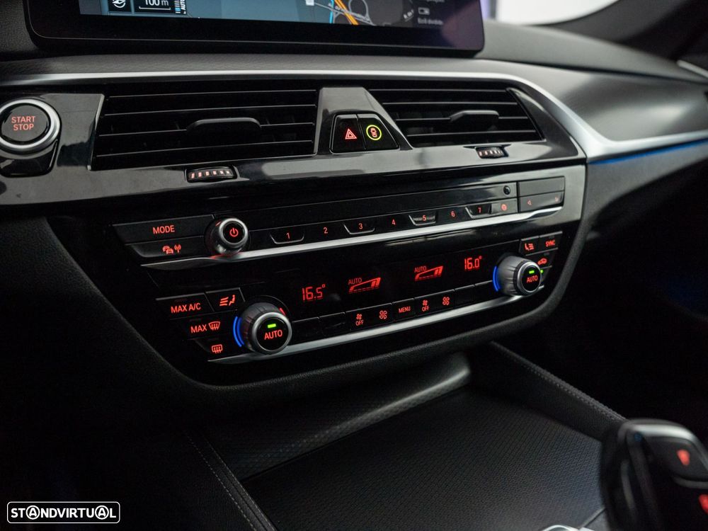 BMW 520 e Pack M - 30