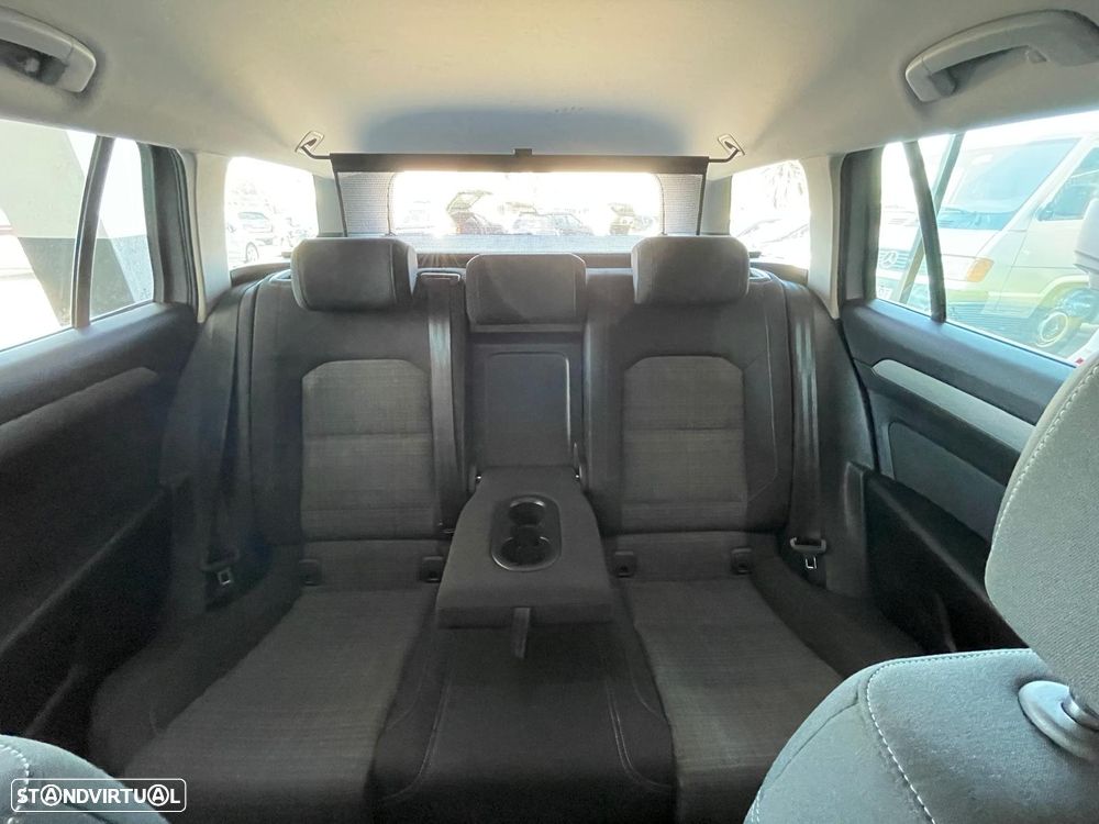 VW Passat Variant 2.0 TDi Business DSG - 24