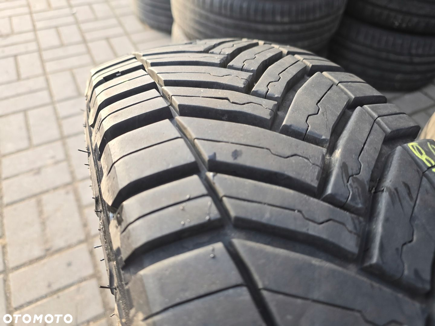 MICHELIN AGILIS CROSSCLIMATE 215/65R15C 104/102T 8,5mm 1X 23R - 2