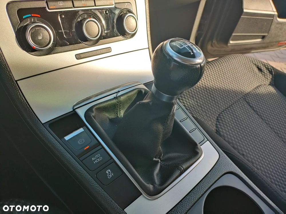 Volkswagen Passat 2.0 Blue TDI SCR Trendline - 30