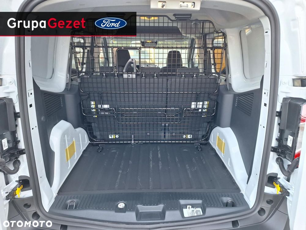 Ford Transit Courier - 17