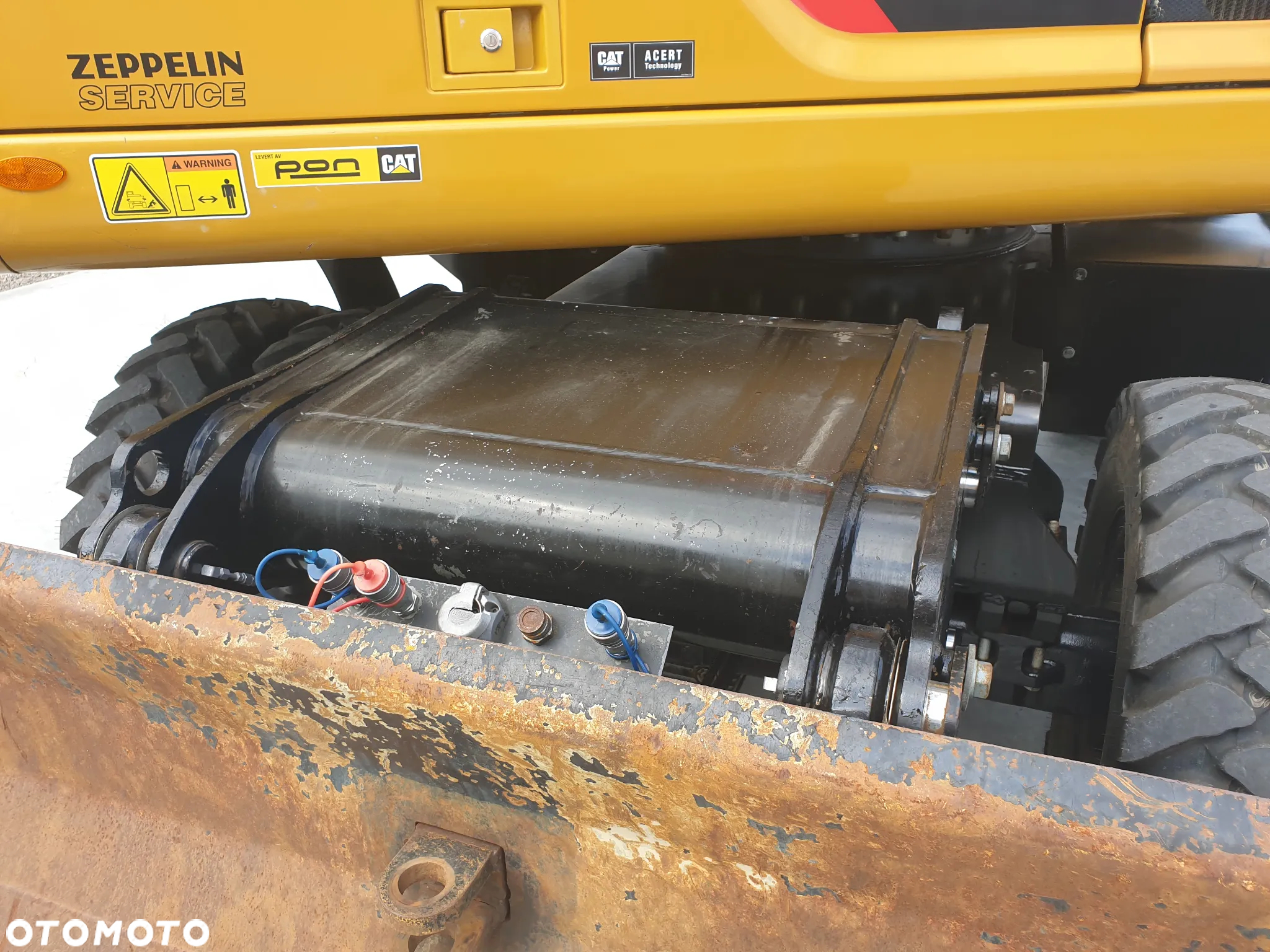 Caterpillar M 318 F ROTOTILT SPROWADZONY ŁADNY STAN - 35