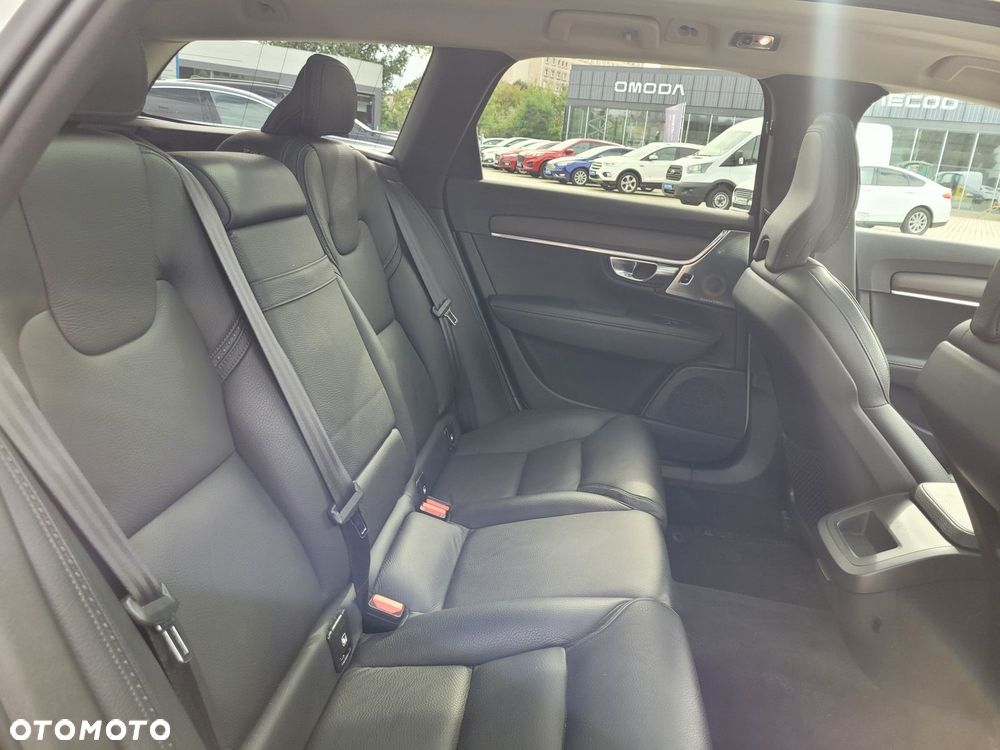 Volvo V90 Cross Country - 27