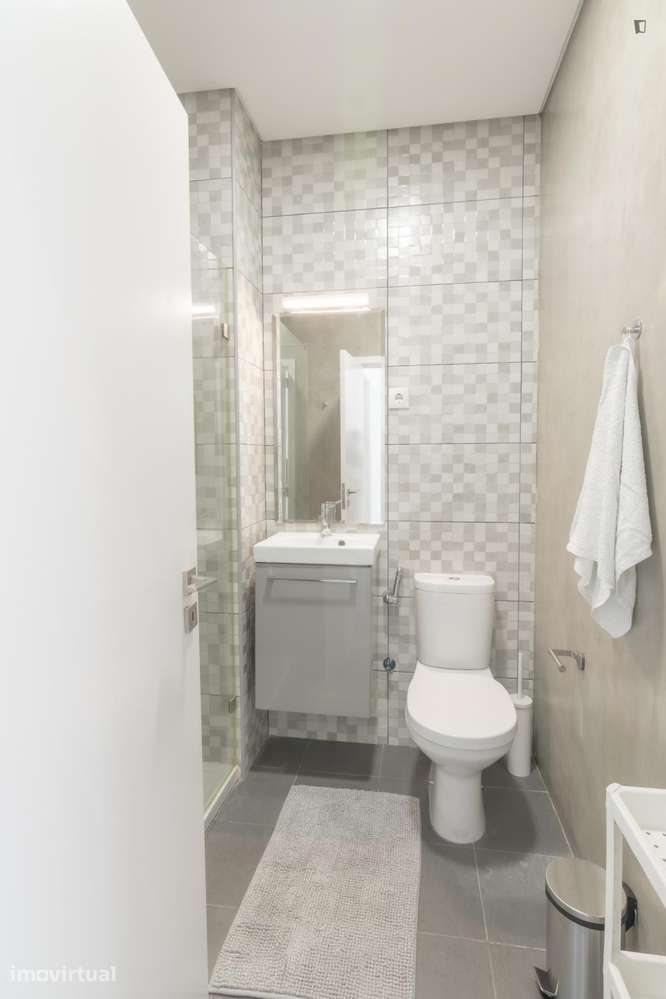 Quarto - localizado em Santa Marinha Porto - Grande imagem: 2/12