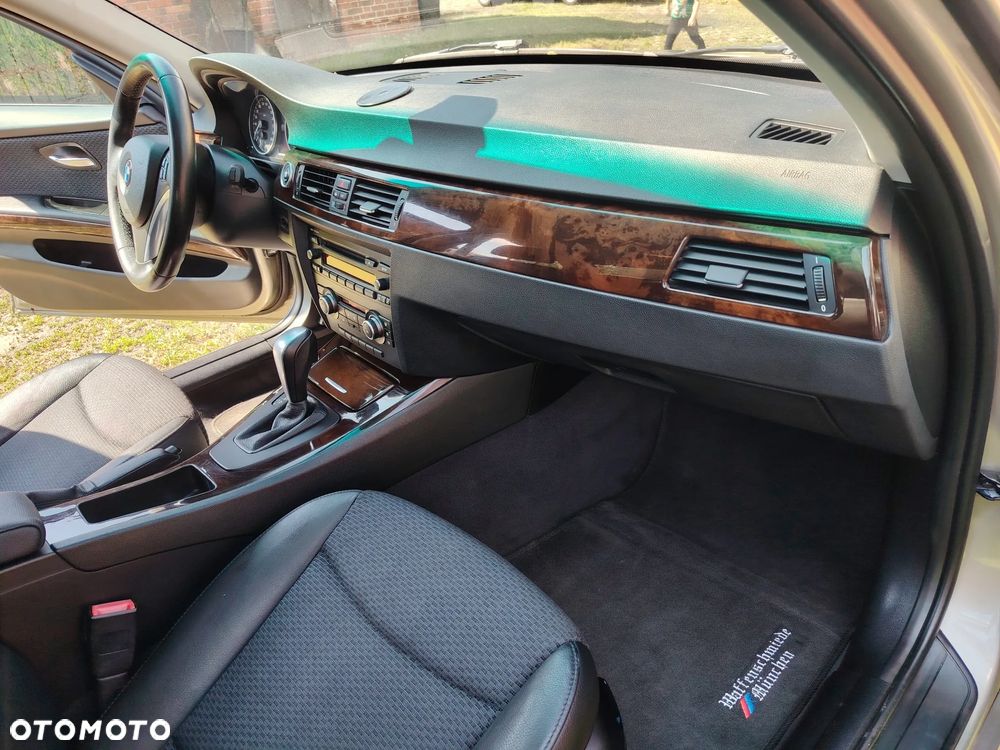 BMW Seria 3 318i - 22
