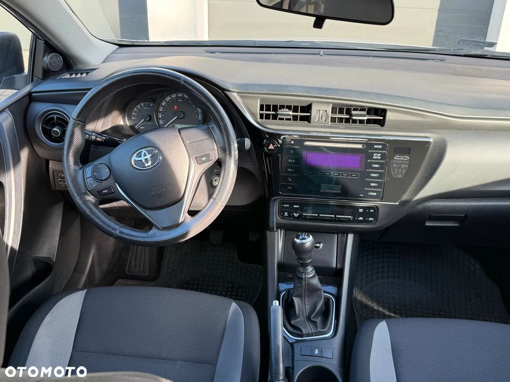 Toyota Auris - 14