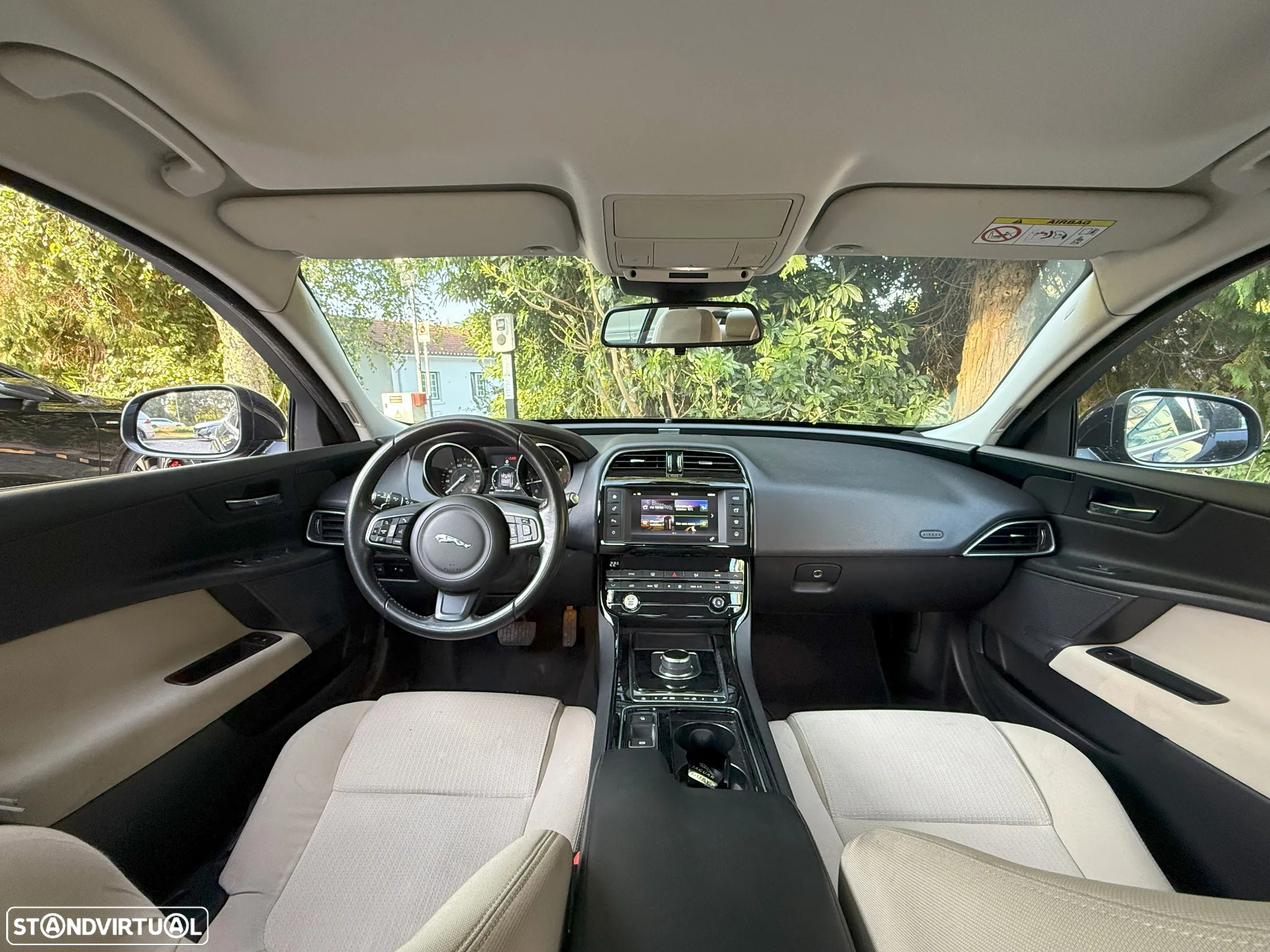 Jaguar XE 2.0 D SE - 12