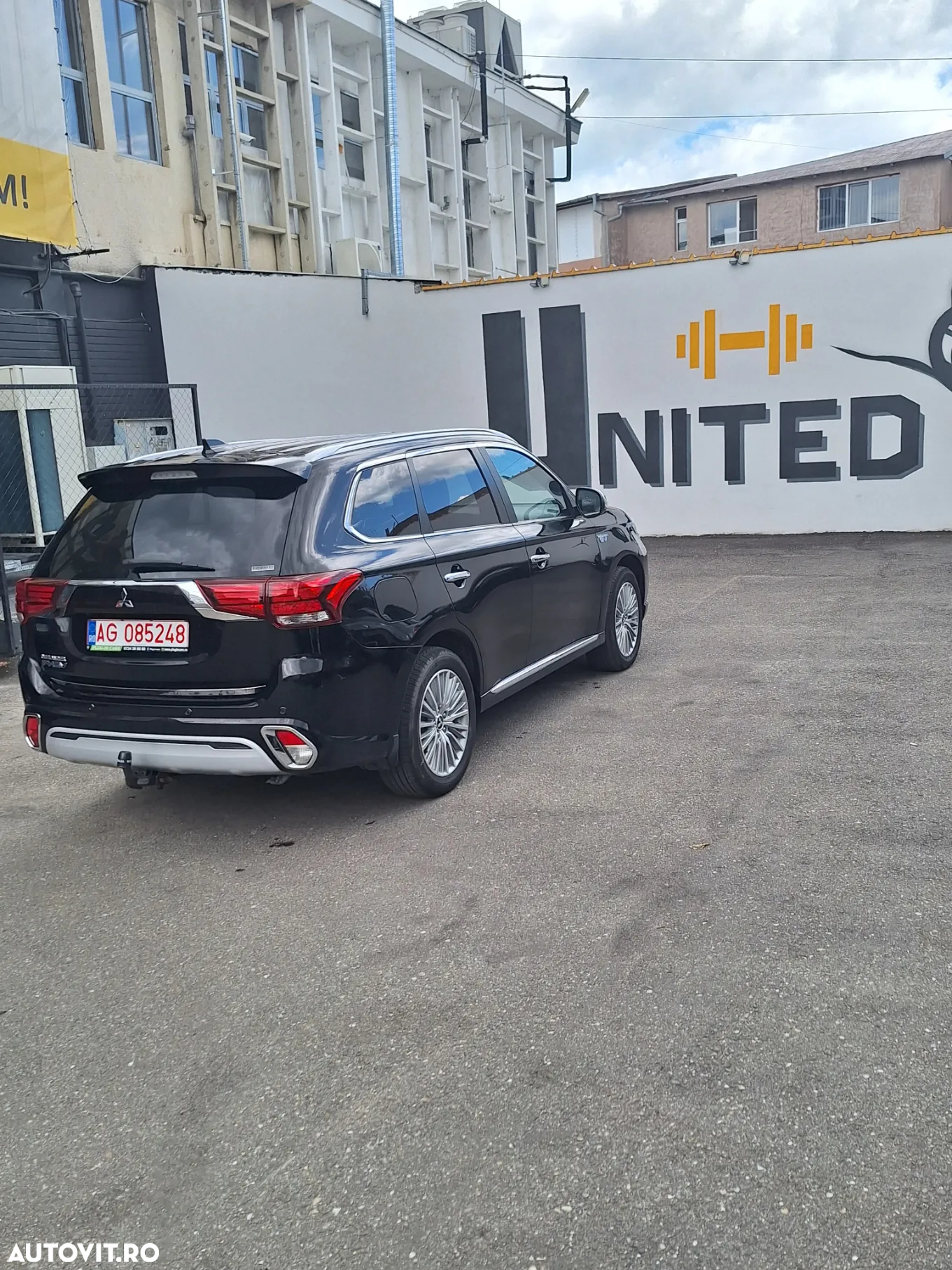 Mitsubishi Outlander 2.4 4WD Plug-In Hybrid Top - 13