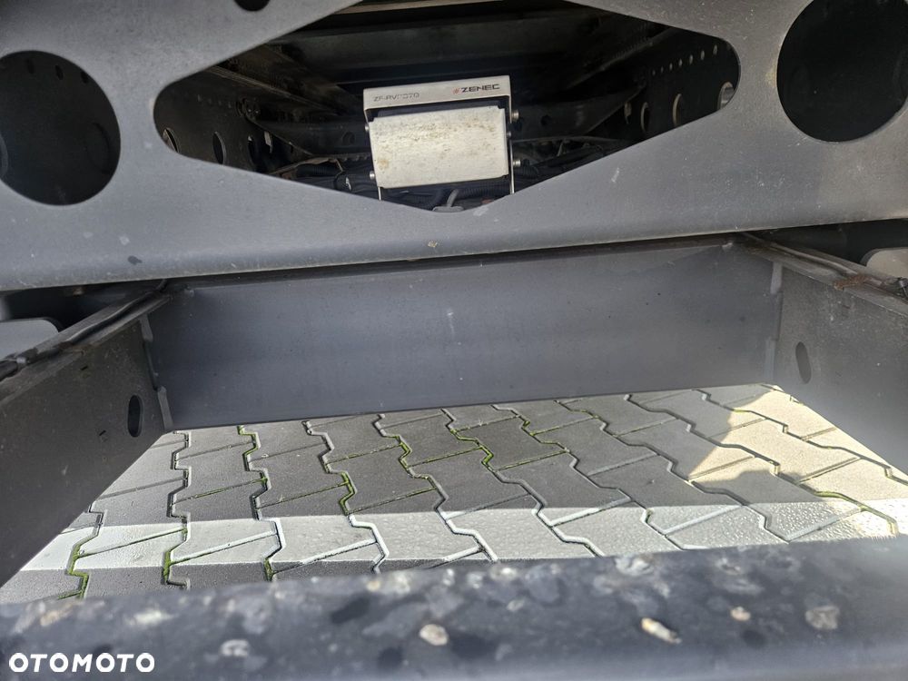 Mercedes-Benz 1223 - 4