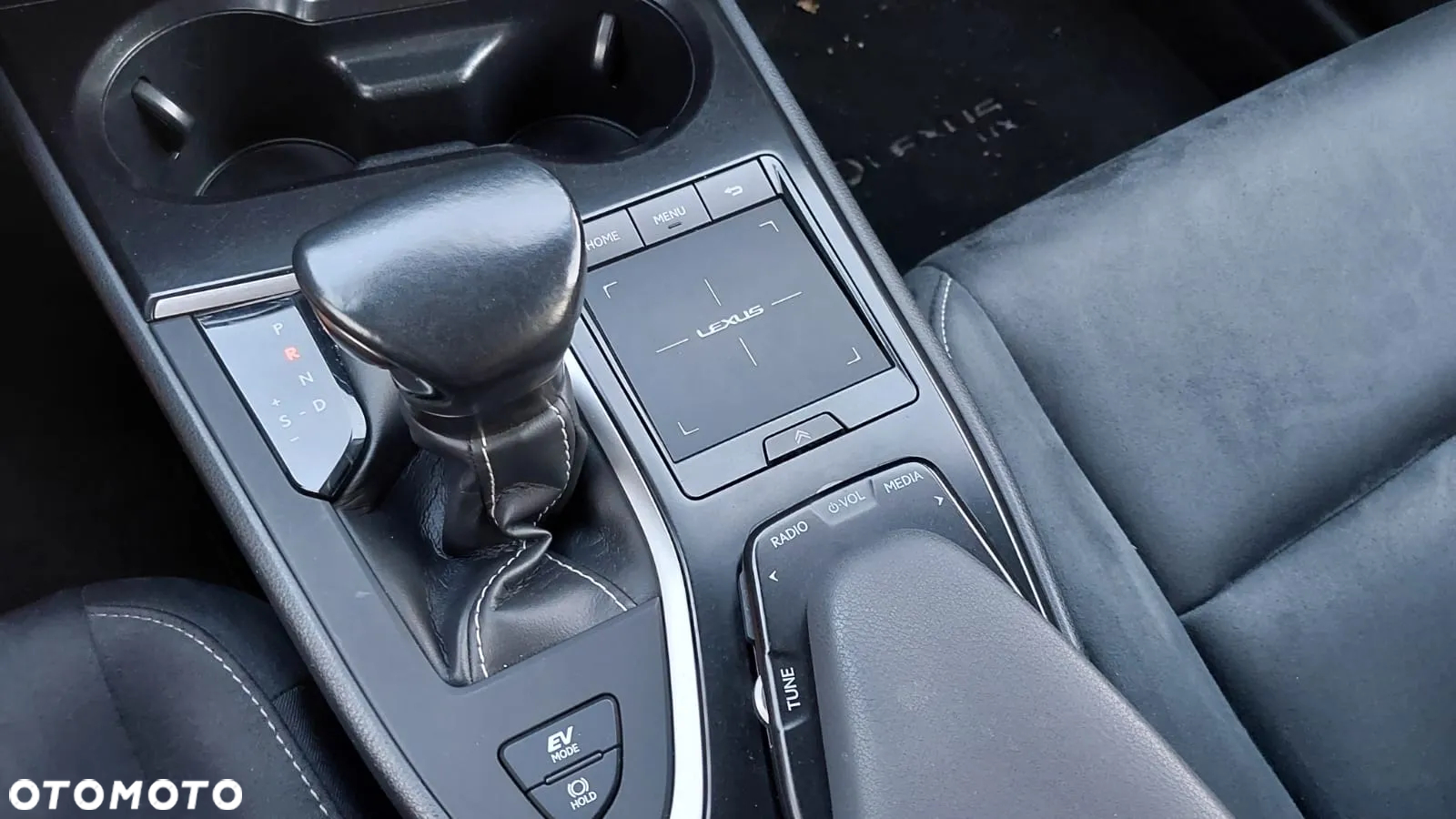 Lexus UX 250h Business Edition - 16