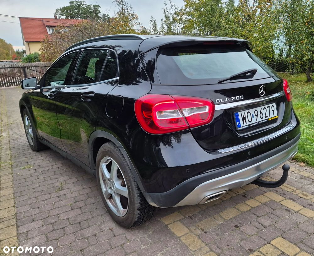 Mercedes-Benz GLA - 8