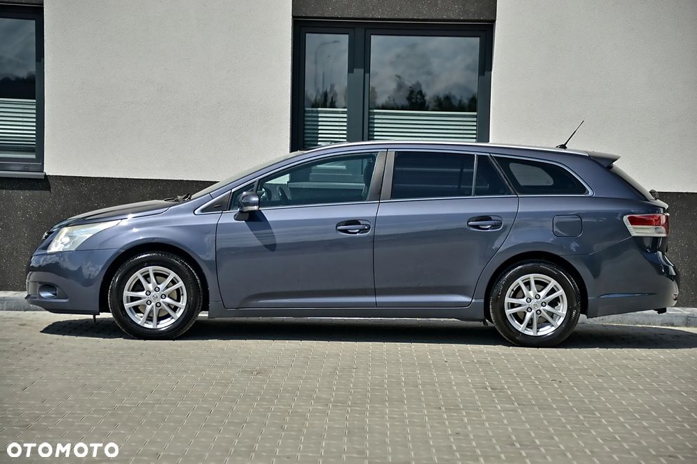 Toyota Avensis 1.6 Premium - 19