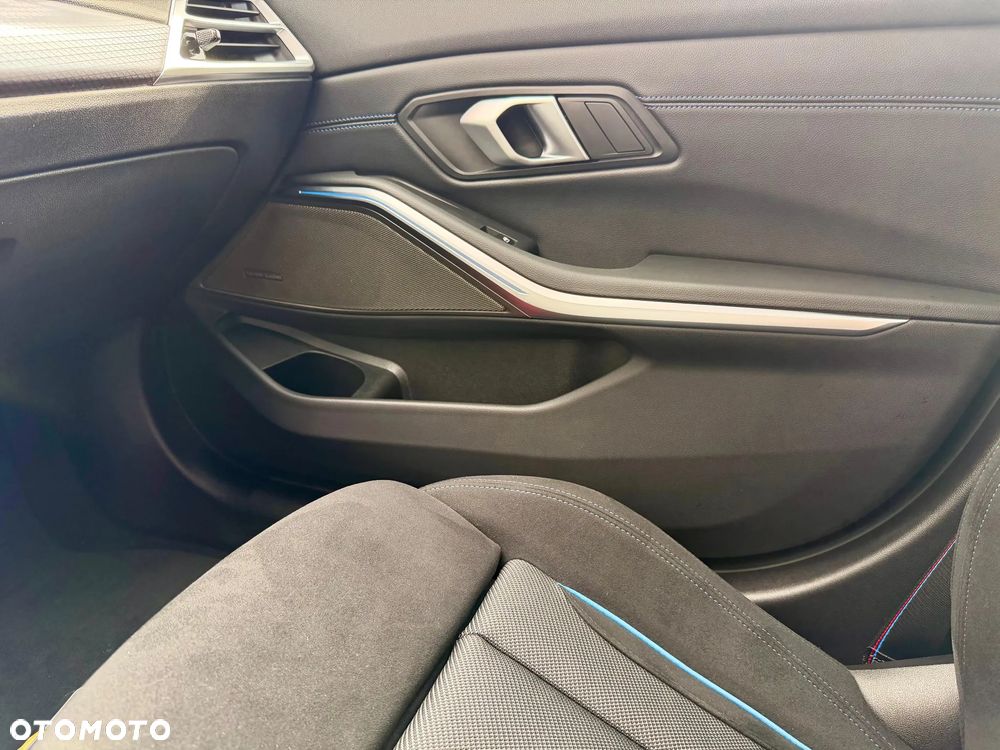 BMW Seria 3 318i M Sport - 19