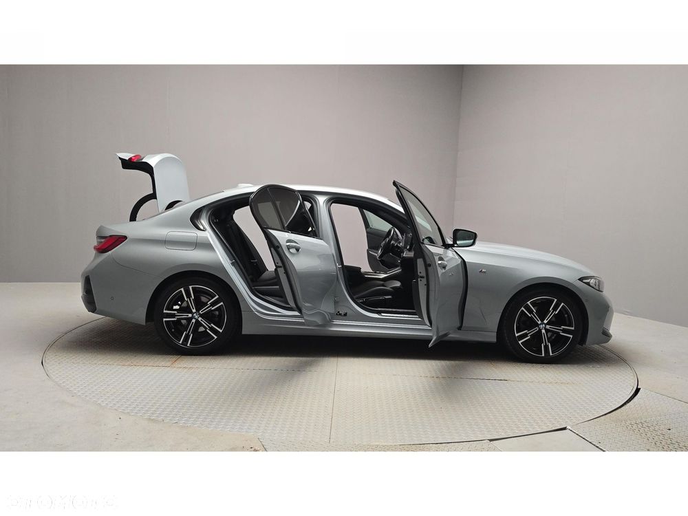 BMW Seria 3 320d xDrive mHEV M Sport - 13