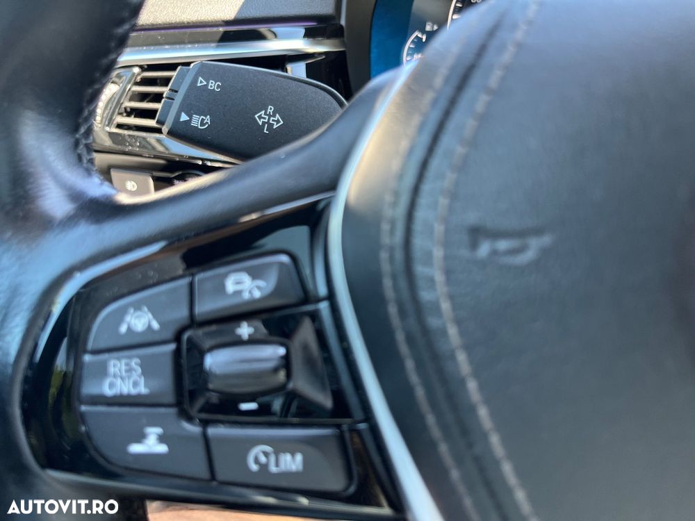 BMW Seria 5 530i xDrive AT - 37