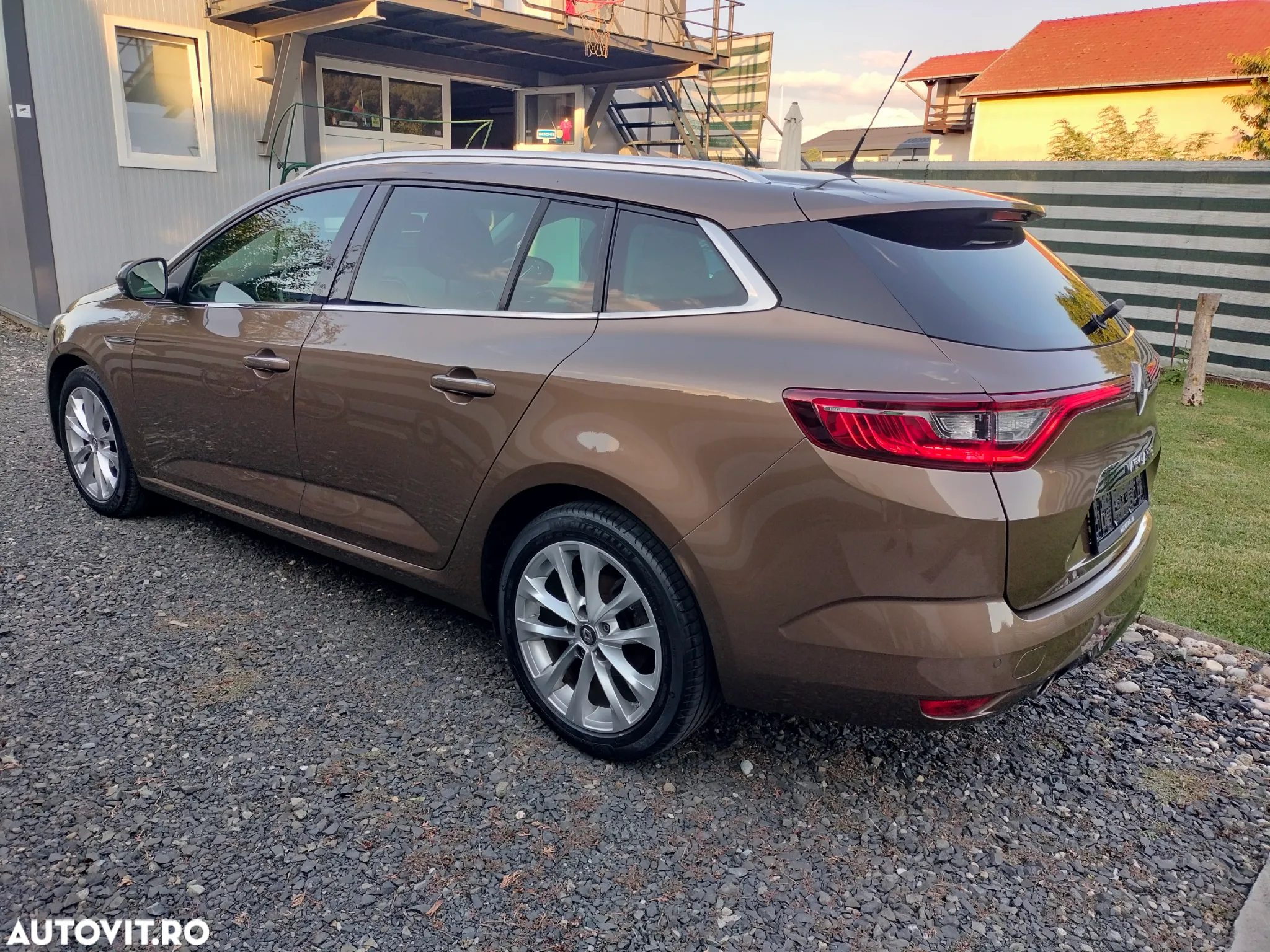 Renault Megane Grandtour ENERGY TCe 130 BUSINESS - 4