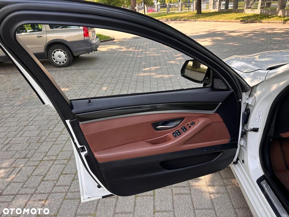 BMW Seria 5 535d - 33