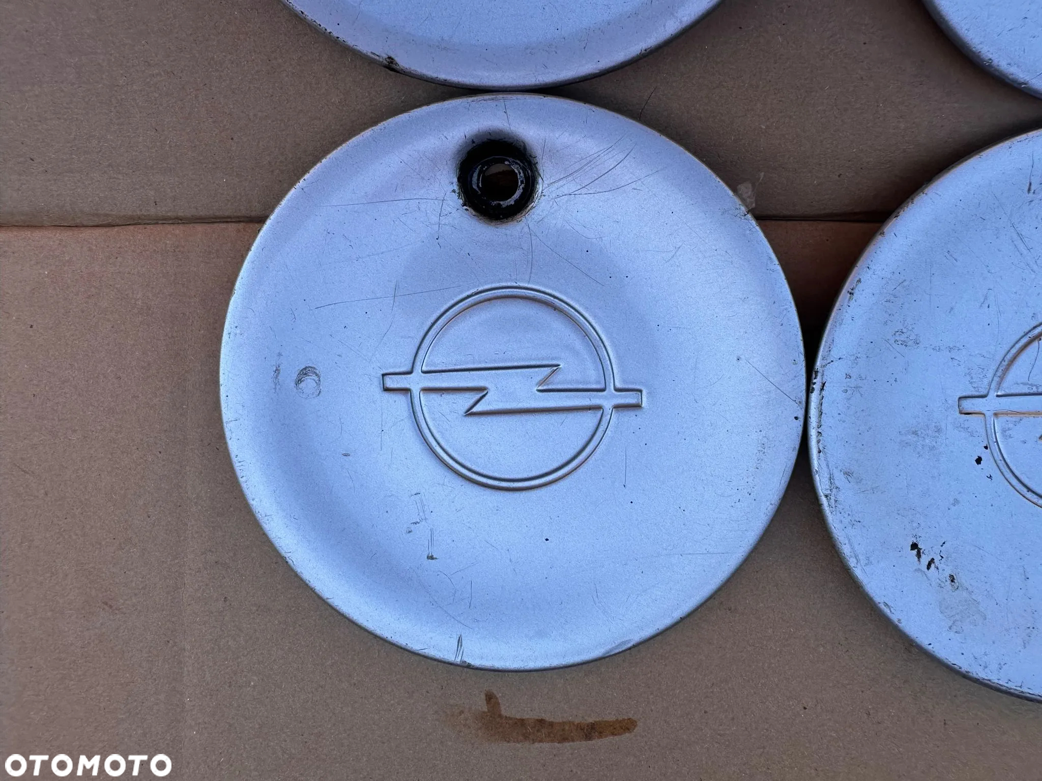 Dekielki emblematy Opel Corsa Astra / 90 425 802 003 0083 / Komplet - 3
