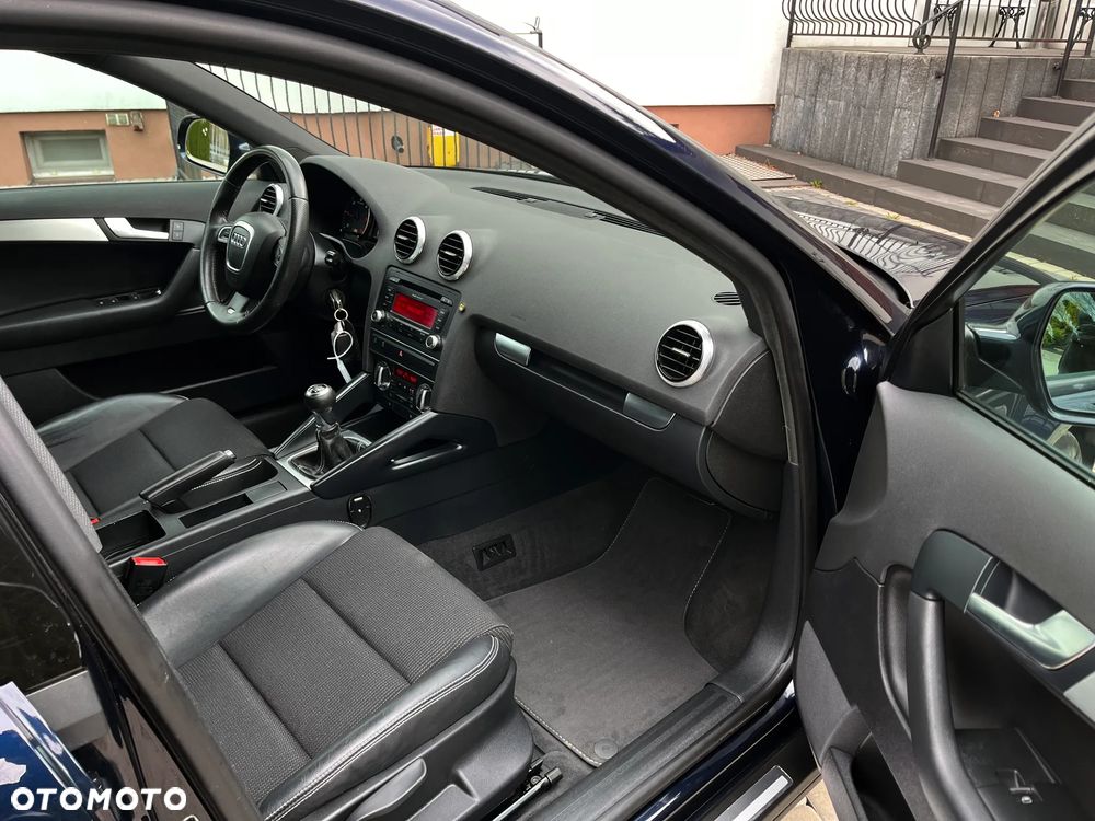 Audi A3 Sportback 2.0 TDI DPF Ambiente - 11