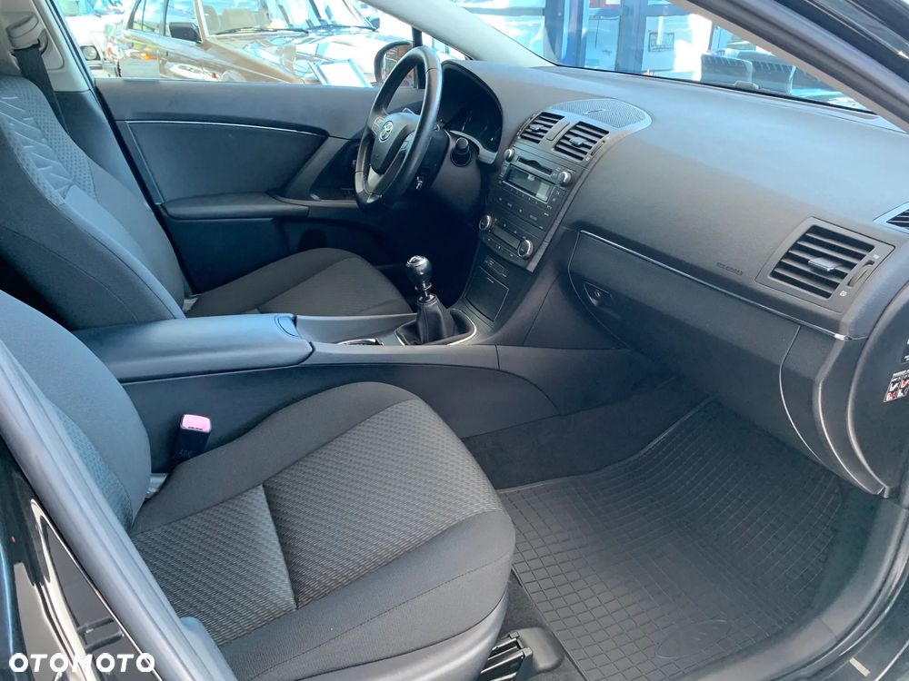 Toyota Avensis - 11
