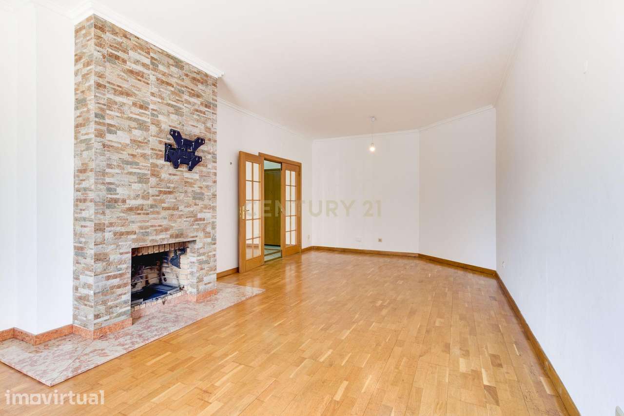 Apartamento T4 com Terraço Privativo e Churrasqueira no Condomínio Lez - Grande imagem: 4/45