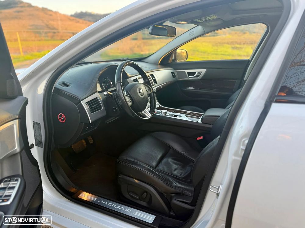 Jaguar XF 2.2 - 9