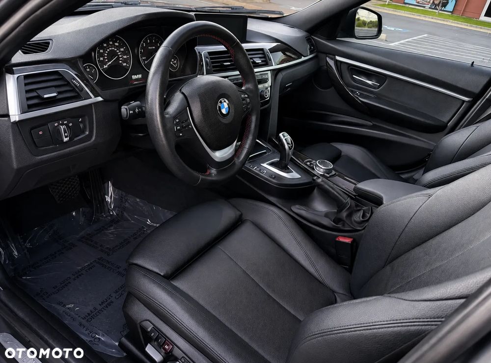 BMW Seria 3 330i xDrive - 9